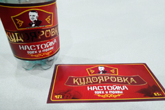 Наклейка с тиснением на бутылку